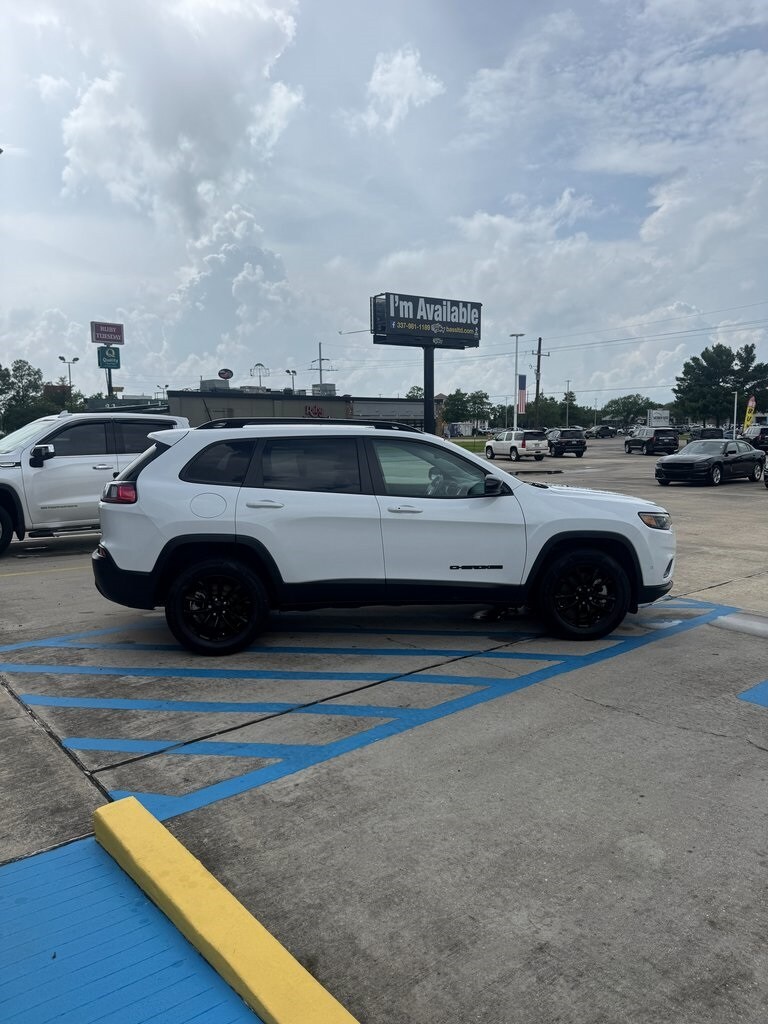 2023 Jeep Cherokee Altitude photo 4