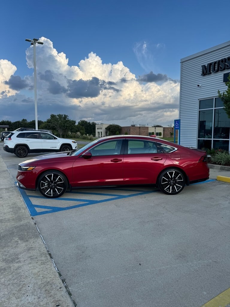 2023 Honda Accord Hybrid Touring photo 2