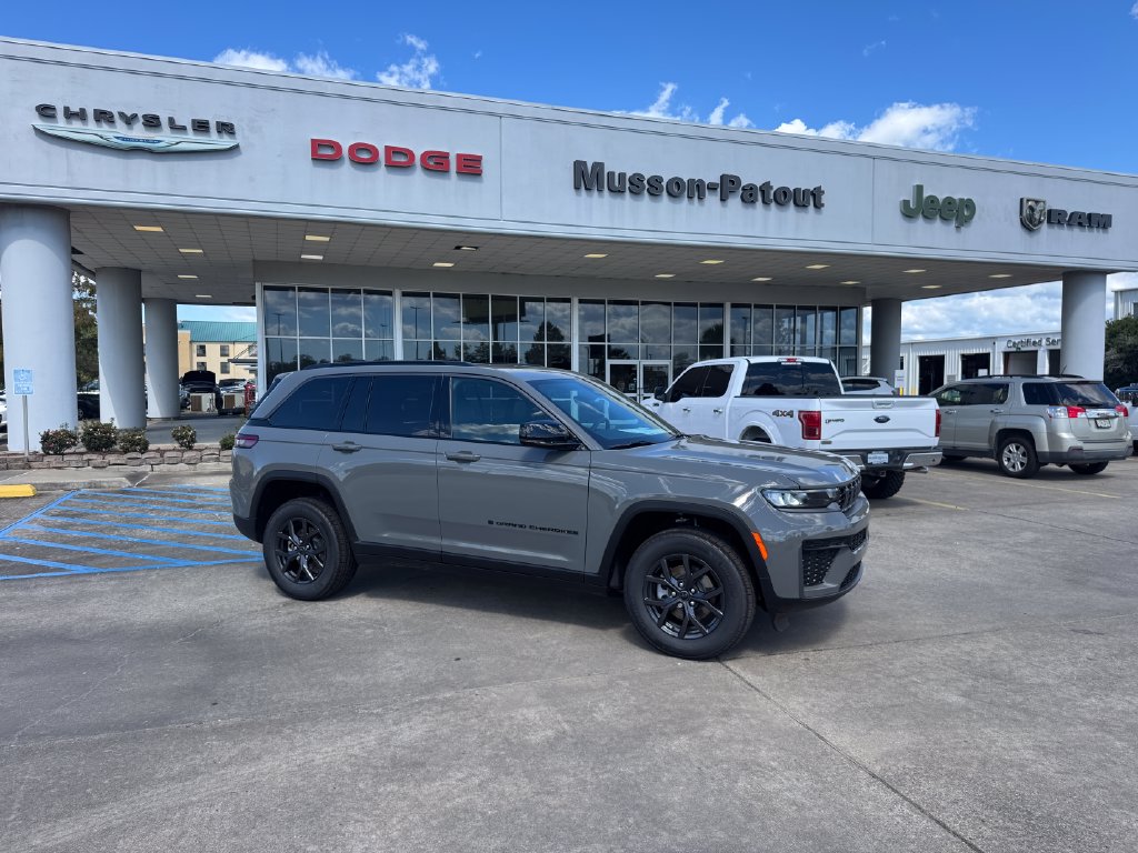 2027 Jeep Grand Cherokee Laredo