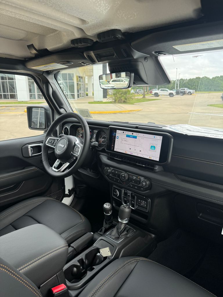 2026 Jeep Wrangler 4-Door Sahara - Photo 12
