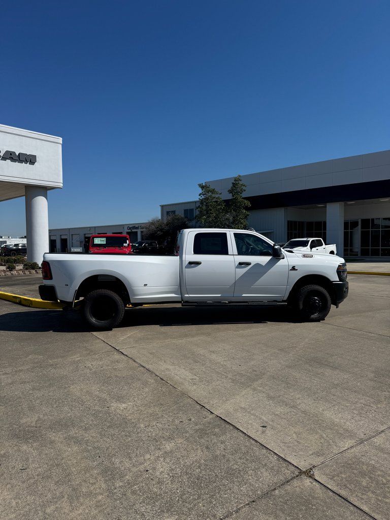 2026 RAM 3500 Tradesman - Photo 6