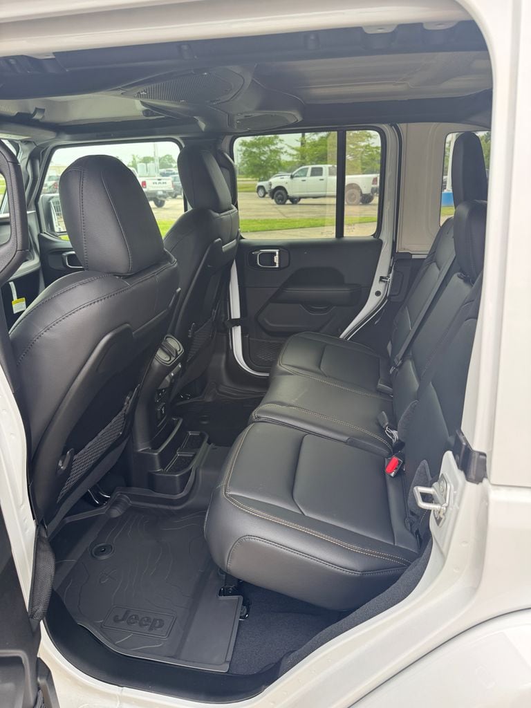 2026 Jeep Wrangler 4-Door Sahara - Photo 14