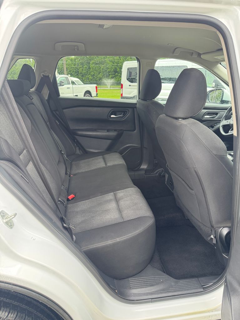 2024 Nissan Rogue SV - Photo 15