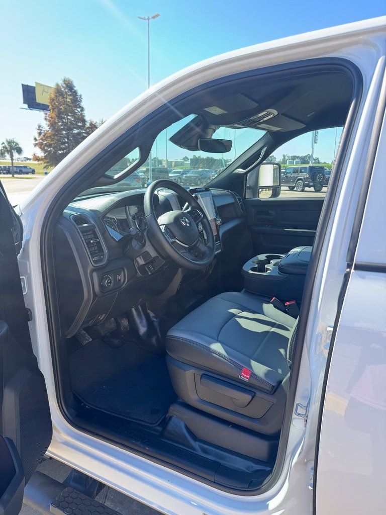2026 RAM 3500 Tradesman - Photo 10