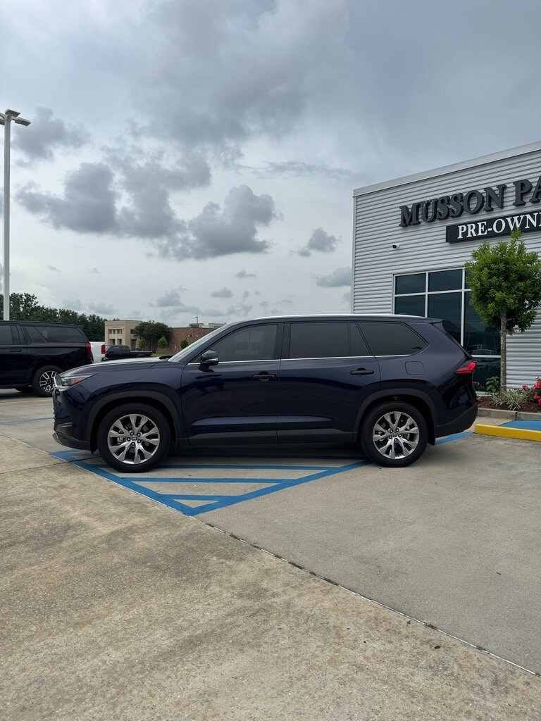 2024 Toyota Highlander Hybrid Limited photo 3