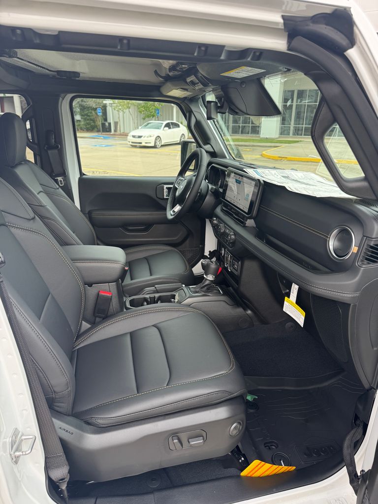 2026 Jeep Wrangler 4-Door Sahara - Photo 11