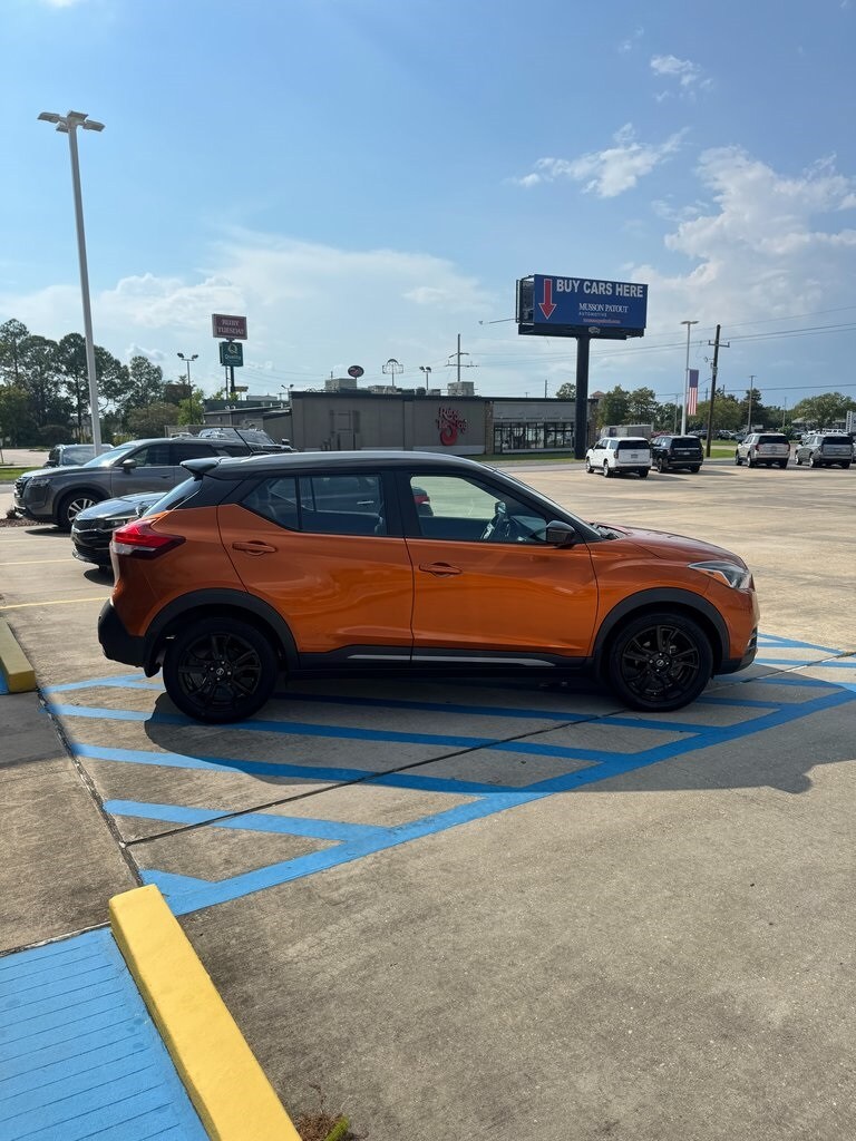 2020 Nissan Kicks SR photo 4