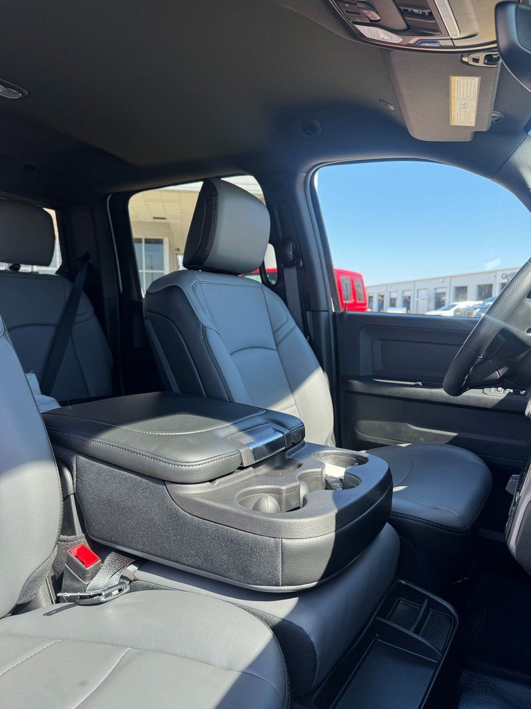 2026 RAM 3500 Tradesman - Photo 13