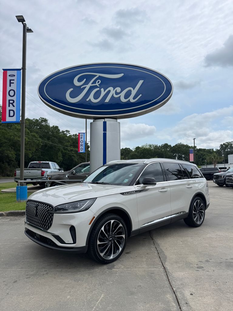2025 Lincoln Aviator Reserve AWD's photo