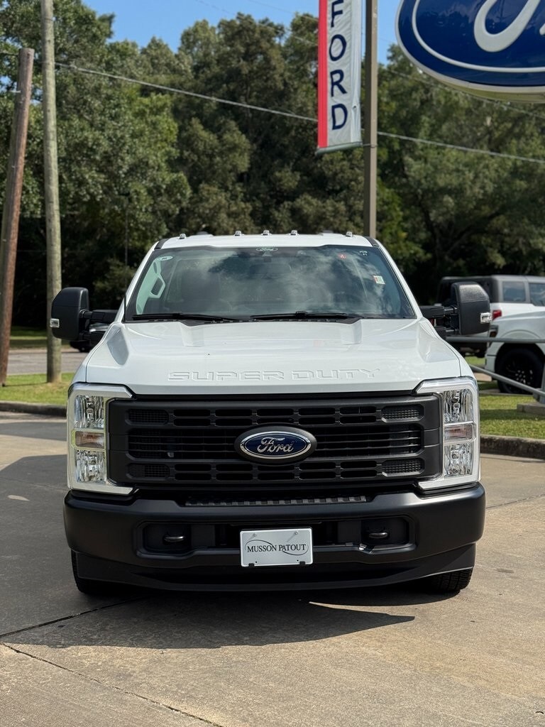 2026 Ford F-350 photo 2