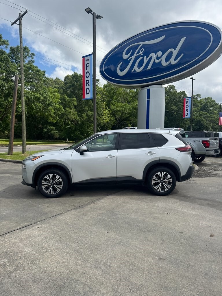 2023 Nissan Rogue SV photo 3