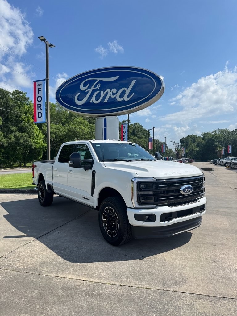 2025 Ford F-250 Super Duty Platinum's photo