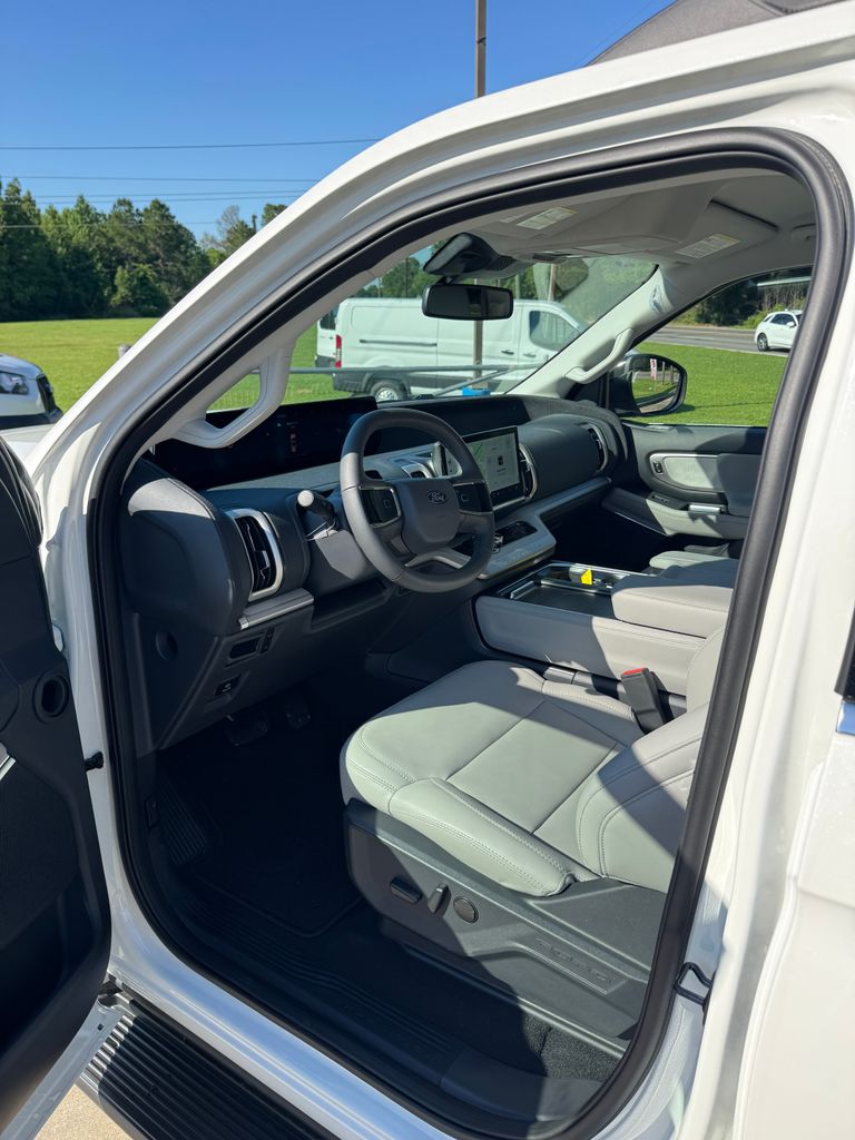 2026 Ford Expedition Active - Photo 10
