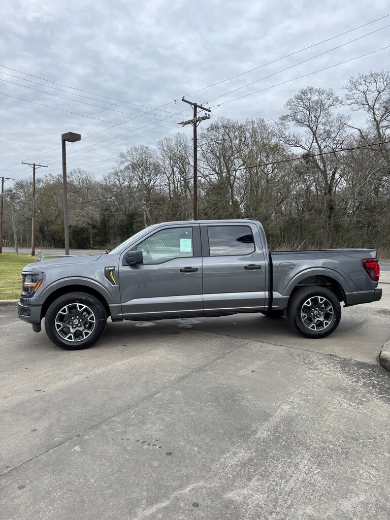 2025 Ford F-150 STX photo 4