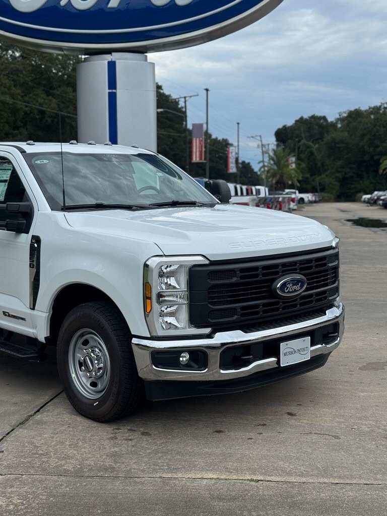2026 Ford F-250 photo 2