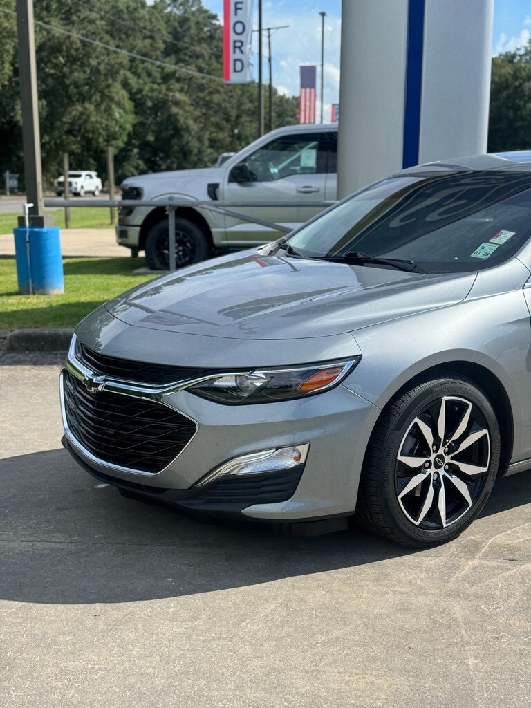 2024 Chevrolet Malibu RS photo 2