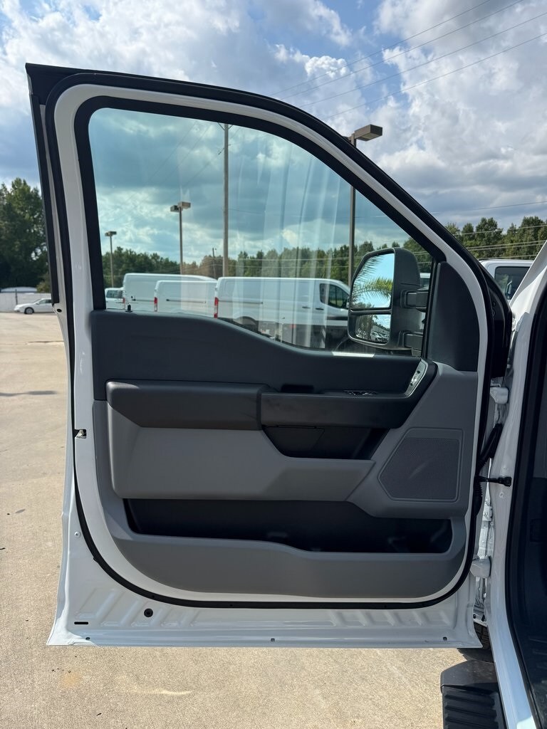 2026 Ford F-350 Super Duty XL - Photo 9
