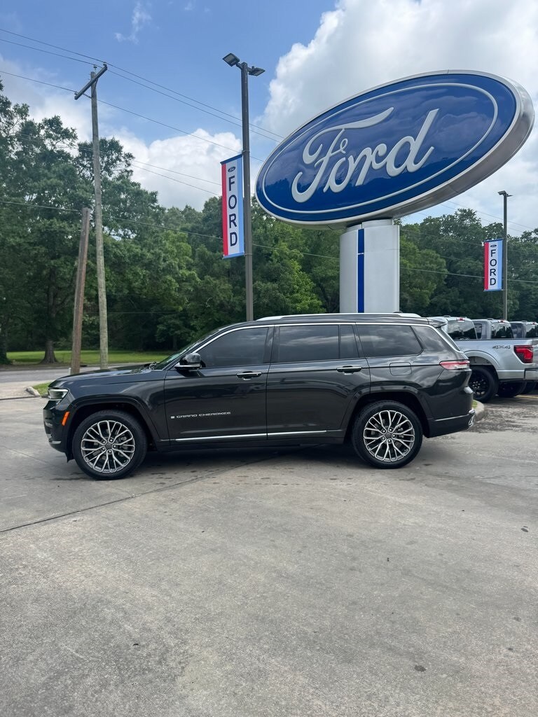 2023 Jeep Grand Cherokee L Summit photo 2