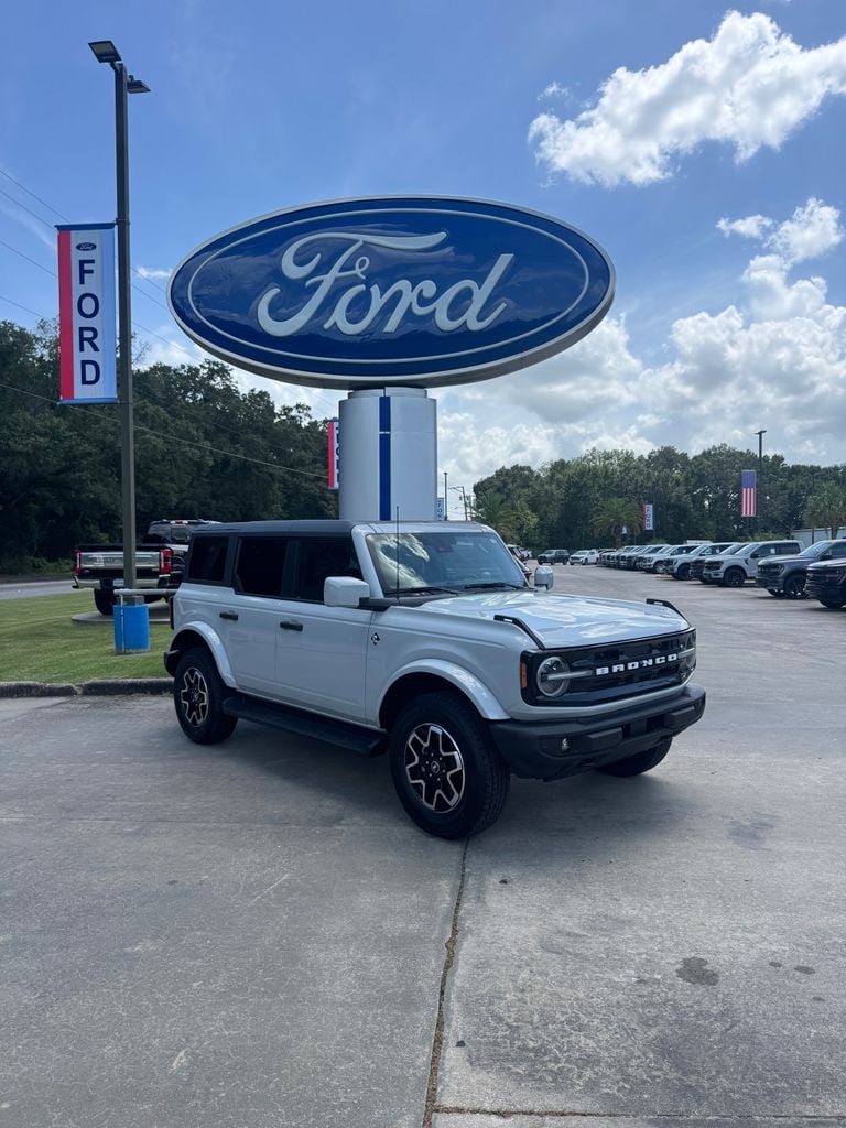 2026 Ford Bronco Outer Banks
