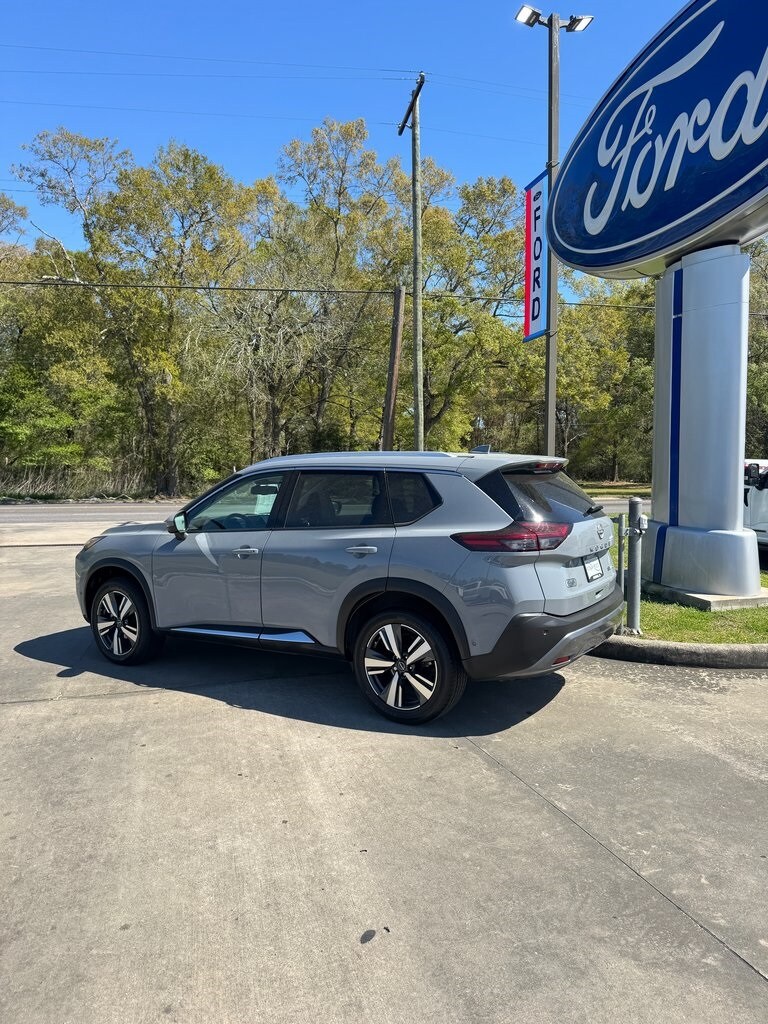 2023 Nissan Rogue SL photo 3