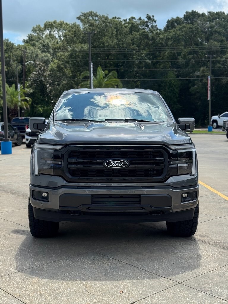 2025 Ford F-150 Lariat photo 2