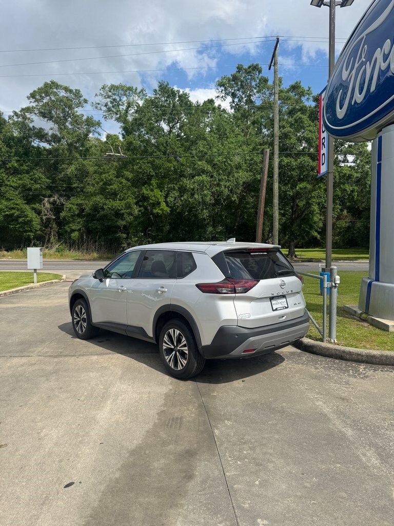 2023 Nissan Rogue SV photo 4