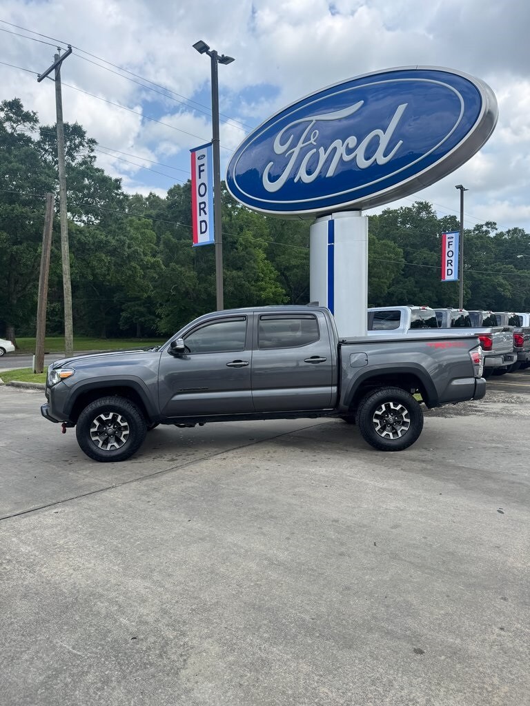 2022 Toyota Tacoma TRD Off-Road photo 3