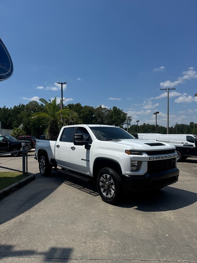 2023 Chevrolet Silverado 2500HD Custom photo 3
