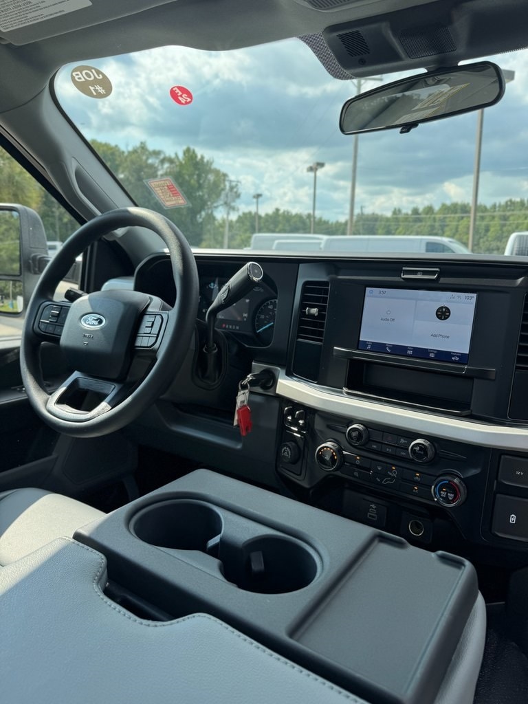 2026 Ford F-350 Super Duty XL - Photo 14