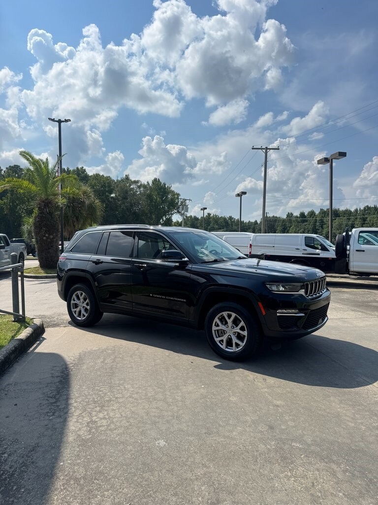 2022 Jeep Grand Cherokee Limited photo 2
