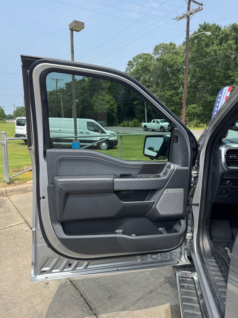 2025 Ford F-150 Lariat - Photo 8