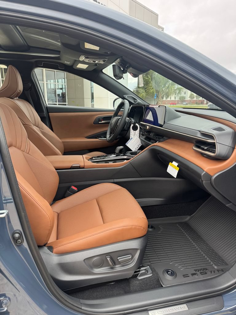 2026 Toyota Crown Signia Limited - Photo 15