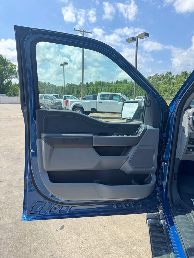 2025 Ford F-150 XLT - Photo 12