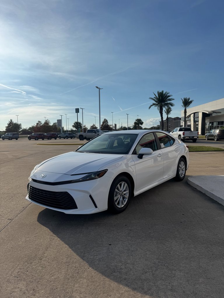 2026 Toyota Camry LE photo 3