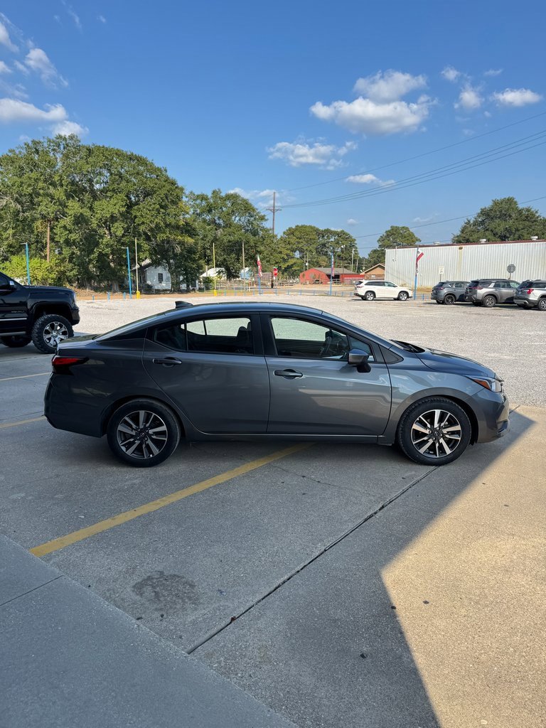 2023 Nissan Versa 1.6 SV photo 3