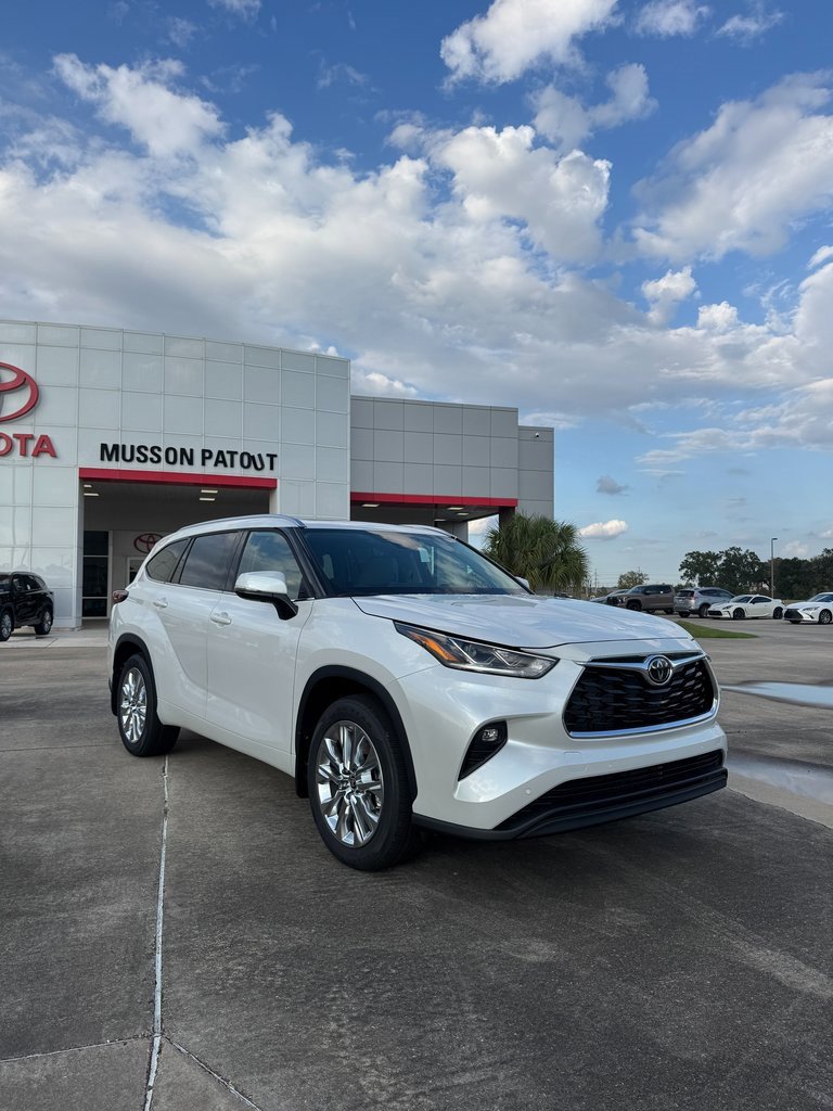 2026 Toyota Highlander Limited's photo