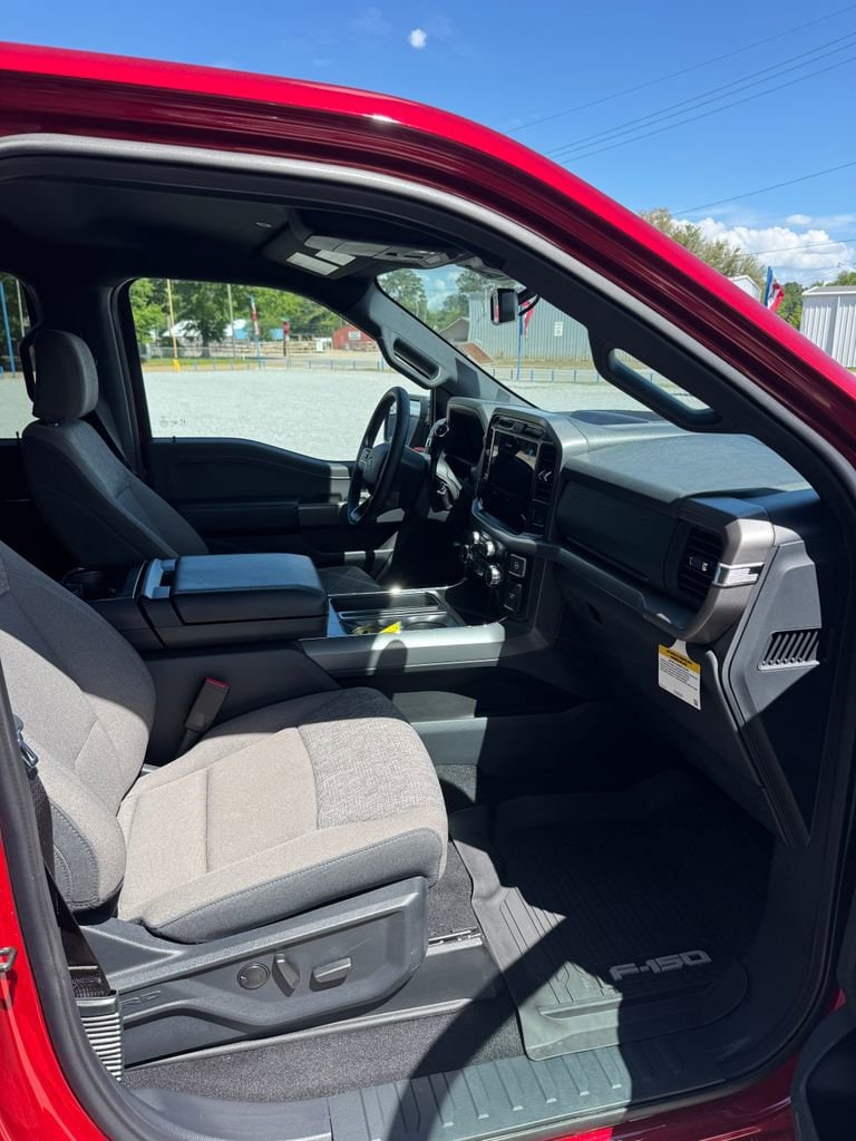 2025 Ford F-150 XLT - Photo 12