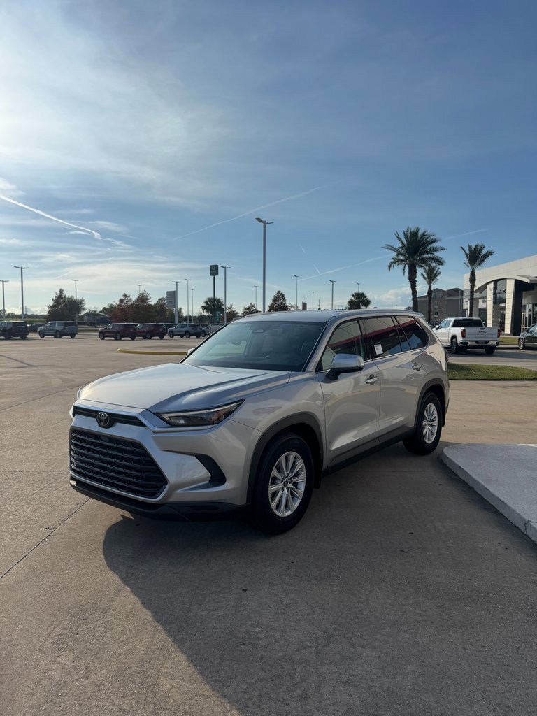 2026 Toyota Grand Highlander XLE photo 2