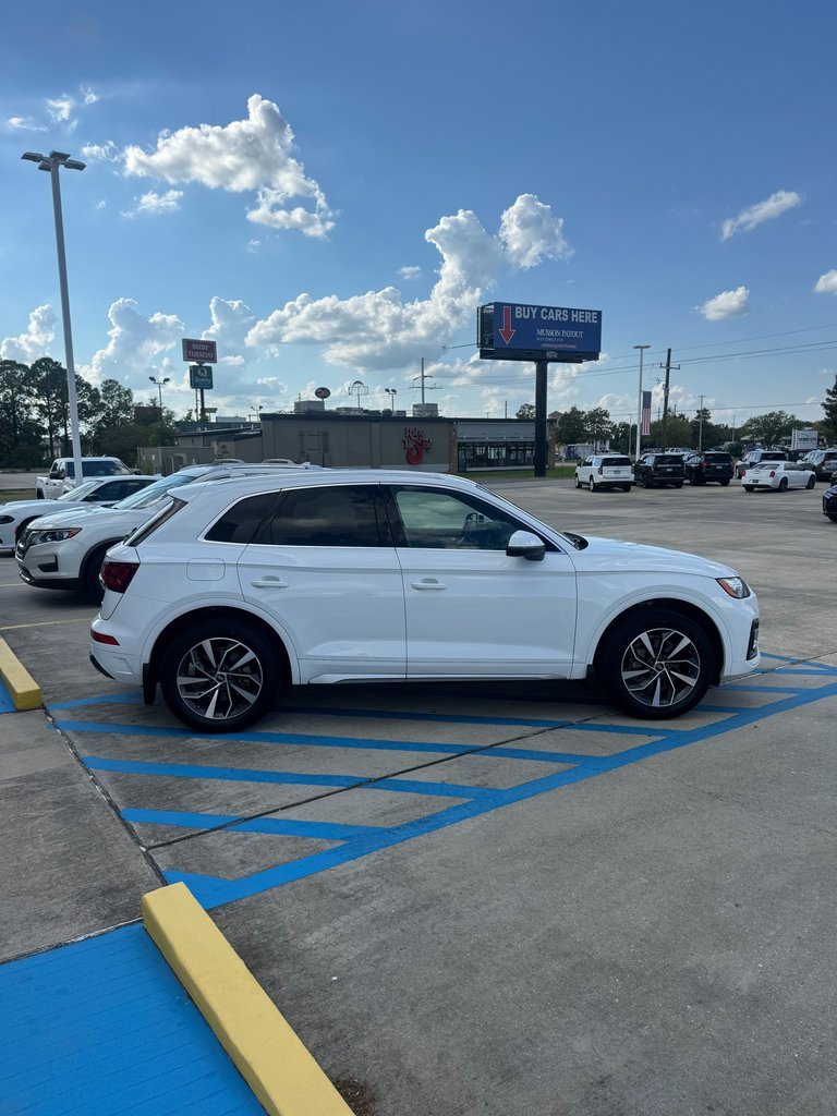 2021 Audi Q5 45 Premium photo 3
