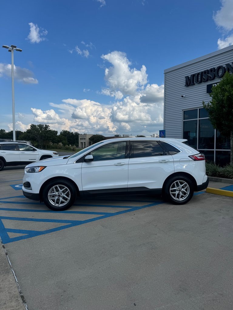 2024 Ford Edge SEL photo 2