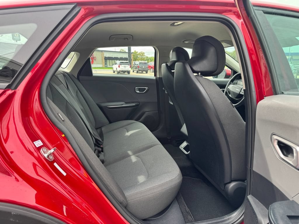 2025 Kia K4 LXS - Photo 15