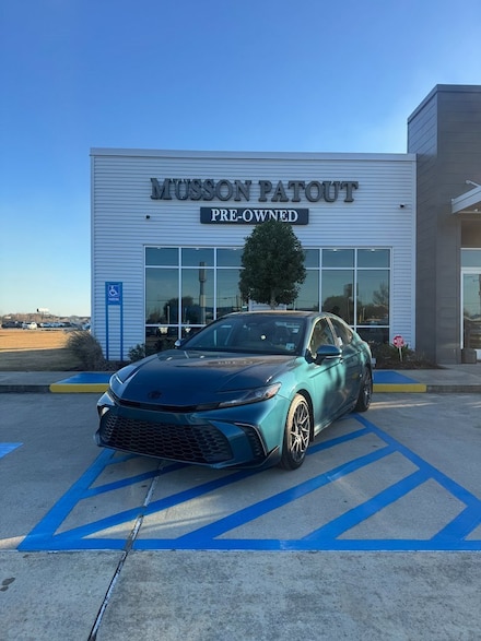 2025 Toyota Camry SE Sedan