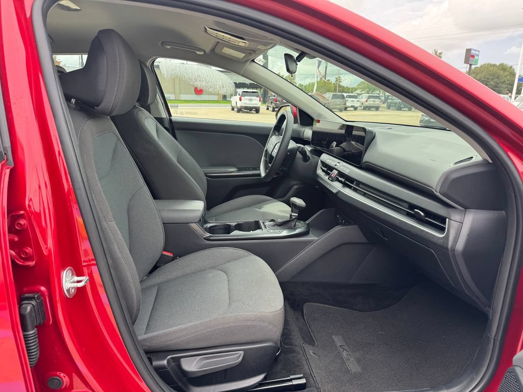 2025 Kia K4 LXS - Photo 12
