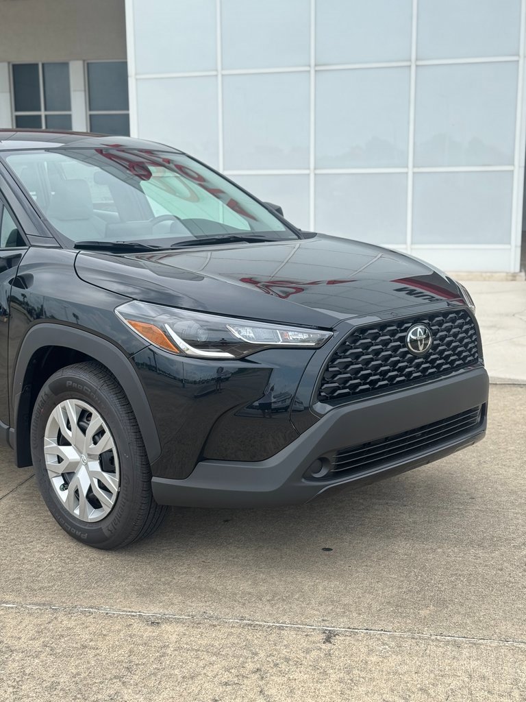 2025 Toyota Corolla Cross L photo 2