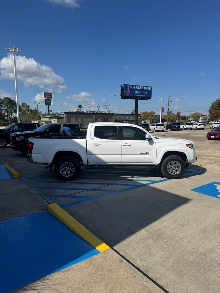 2018 Toyota Tacoma SR5 V6 photo 2