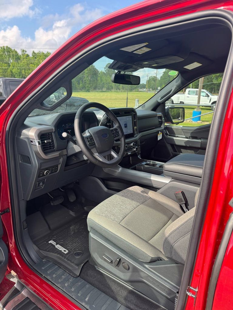 2025 Ford F-150 XLT - Photo 13
