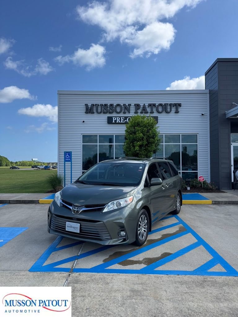 2020 Toyota Sienna XLE