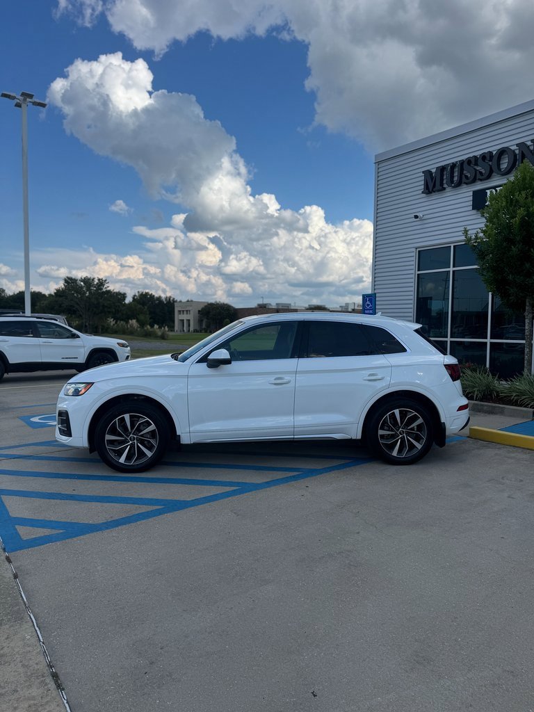 2021 Audi Q5 45 Premium photo 2