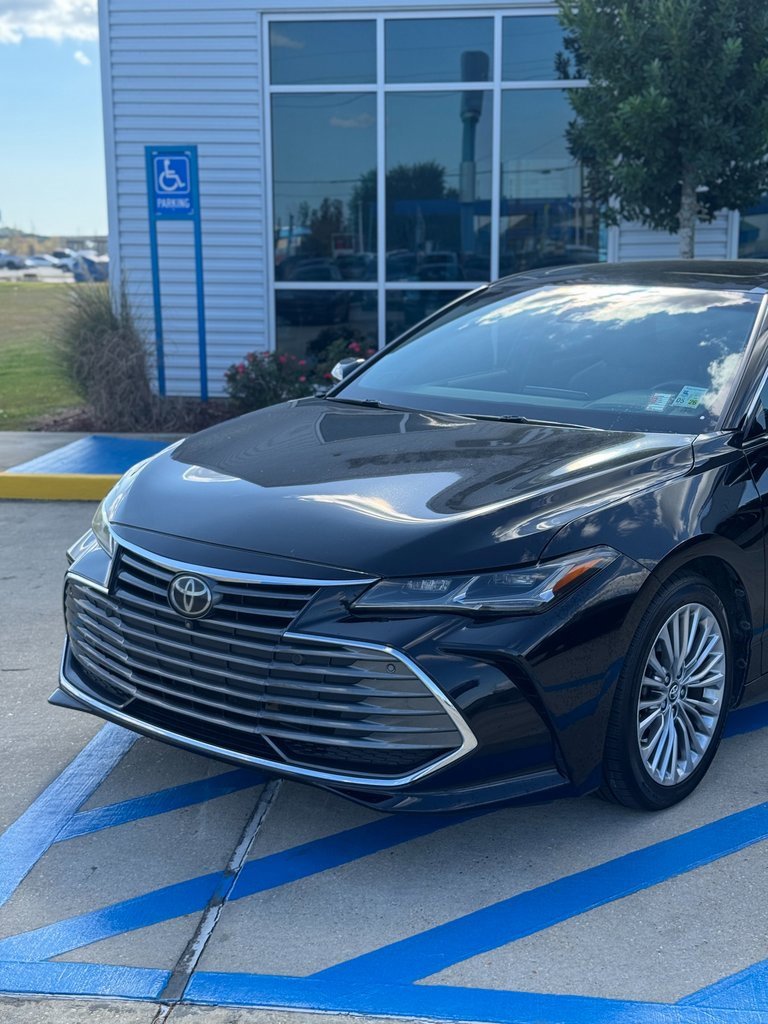 2019 Toyota Avalon Limited photo 2