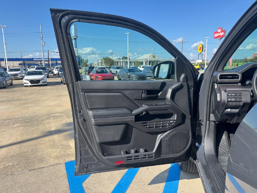 2026 Toyota Tacoma SR5 - Photo 8